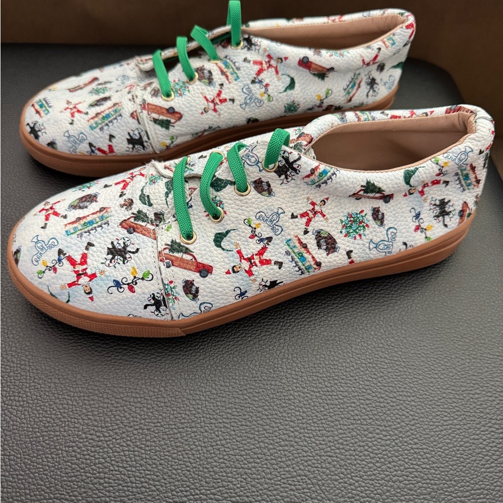 Women’s Christmas Vacation Leather Sneakers with Green Laces
